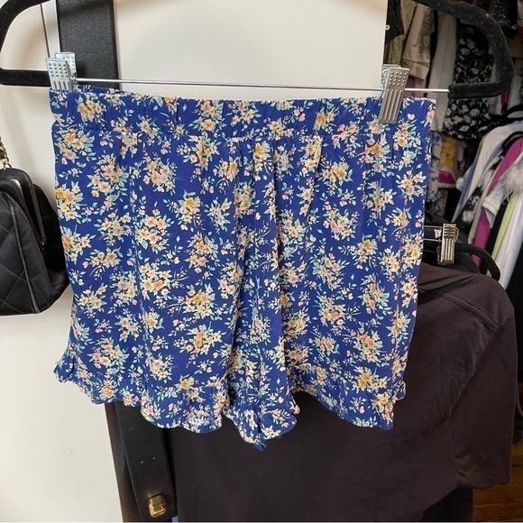 American Eagle Outfitters Pants - AMERICAN Eagle ruffle flower shorts